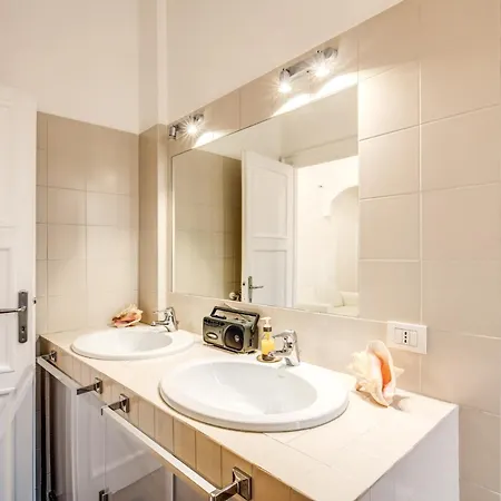 Vicino Basilica Di San Giovanni *